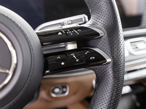 Used 2024 Mercedes-Benz GLS 450 4MATIC w/ AMG Line Exterior image 13