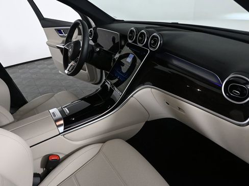 Used 2026 Mercedes-Benz GLC 300 image 22