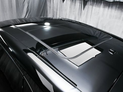 Used 2025 Porsche Macan image 76