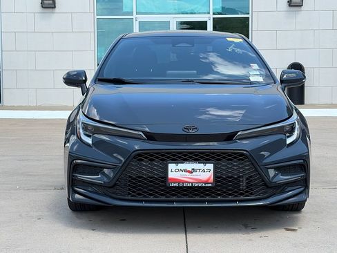 Used 2025 Toyota Corolla SE FWD image 3