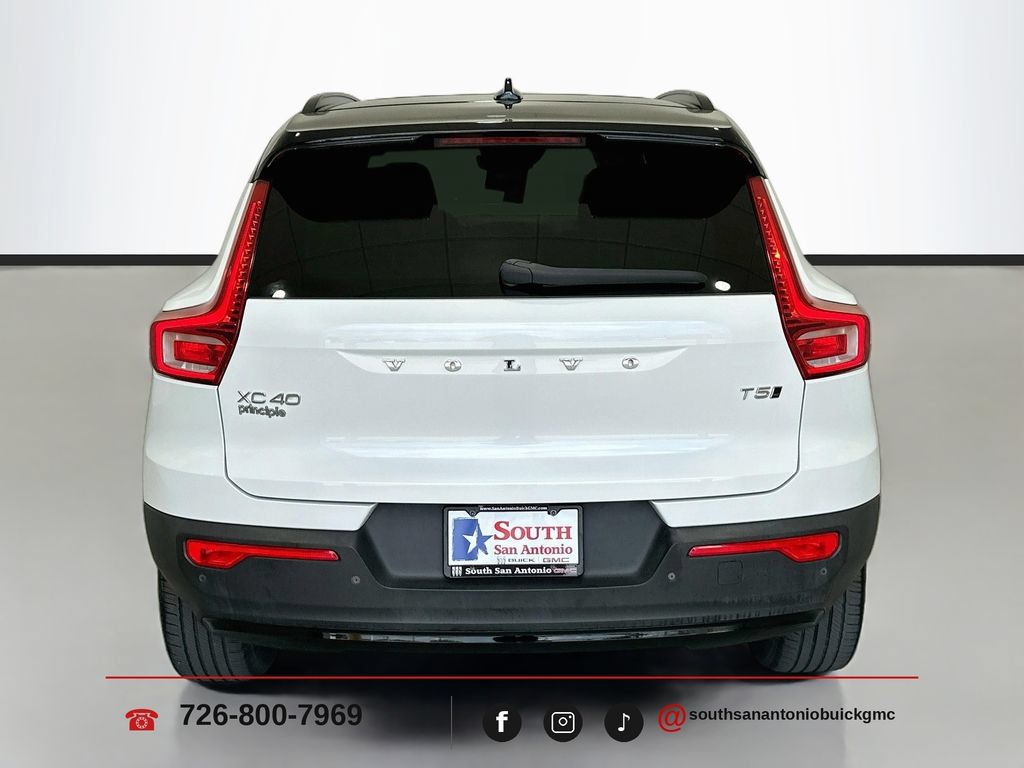 Used 2022 Volvo XC40 T5 R-Design w/ Advanced Package AWD/4WD image 7