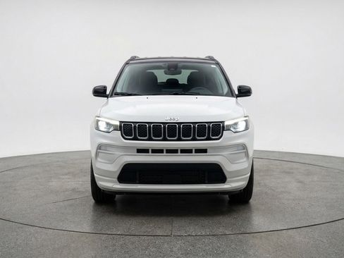 Used 2025 Jeep Compass Limited AWD/4WD image 2