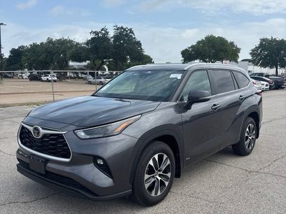 Used 2025 Toyota Highlander XLE