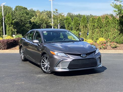 Used 2023 Toyota Camry XLE FWD image 2
