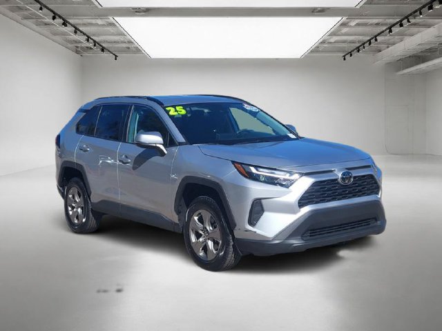 Used 2025 Toyota RAV4 XLE FWD image 8