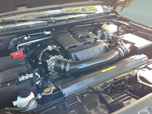 Used 2024 Nissan Frontier Pro-X image 17