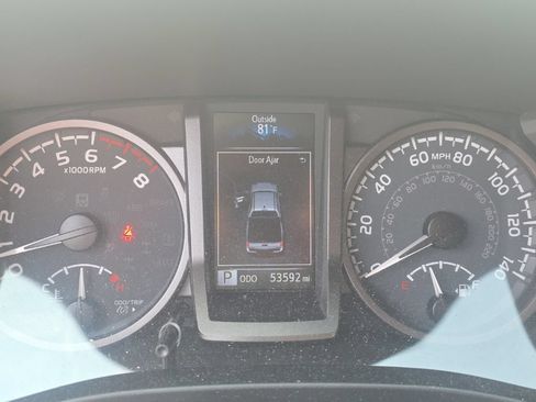 Used 2022 Toyota Tacoma TRD Off-Road AWD/4WD image 3