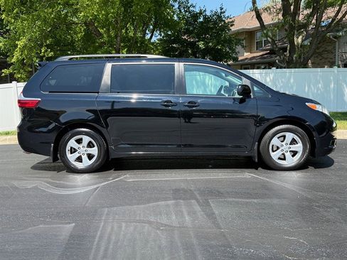 Used 2015 Toyota Sienna LE FWD image 5