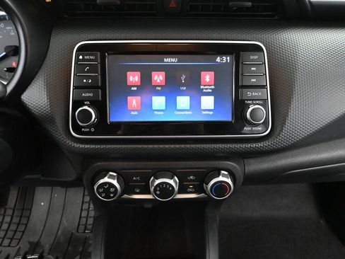 Used 2021 Nissan Kicks S image 31