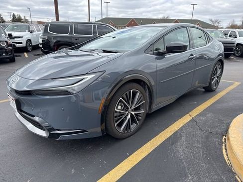 Used 2024 Toyota Prius LE image 3