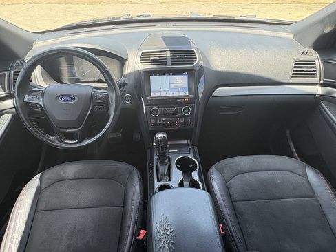 Used 2018 Ford Explorer XLT w/ Equipment Group 202A FWD image 25