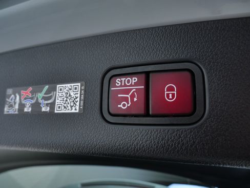 Certified 2026 Mercedes-Benz GLC 300 4MATIC image 8
