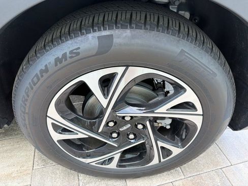Certified 2025 Lincoln Nautilus Premier AWD/4WD image 33