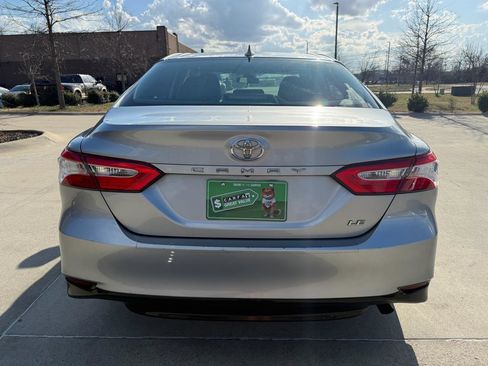 Used 2019 Toyota Camry LE image 5