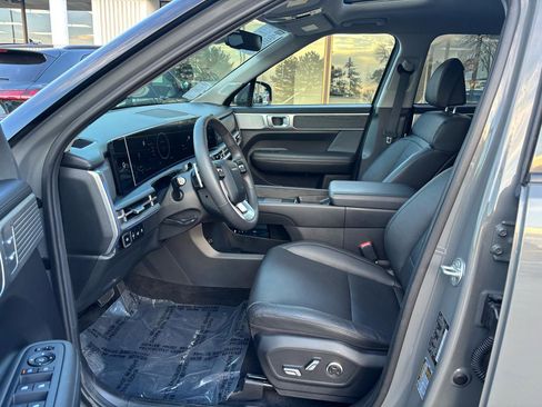 Used 2025 Hyundai Santa Fe Limited image 4