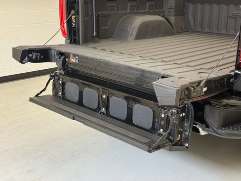 Used 2024 GMC Sierra 1500 AT4 w/ Technology Package AWD/4WD image 9