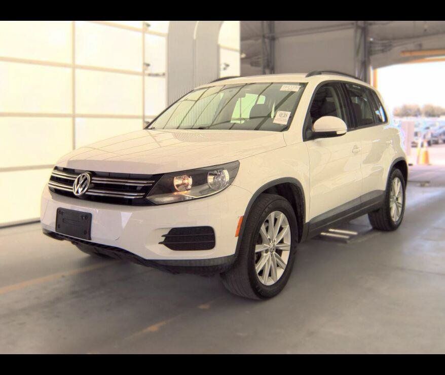 Used 2017 Volkswagen Tiguan Limited w/ Premium Package FWD image 2