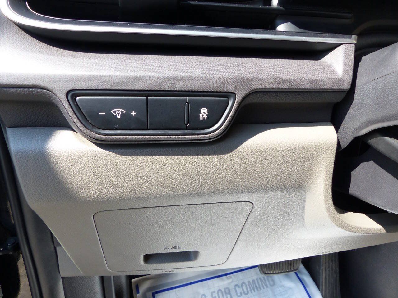 Used 2025 Kia Carnival EX FWD image 23