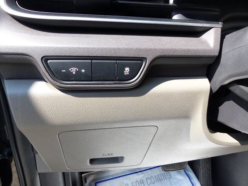 Used 2025 Kia Carnival EX FWD image 23