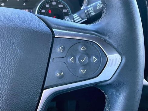 Used 2023 Chevrolet Traverse LT image 11