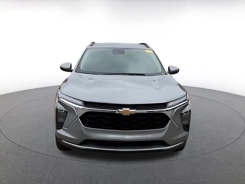 Used 2025 Chevrolet Trax LT FWD image 4