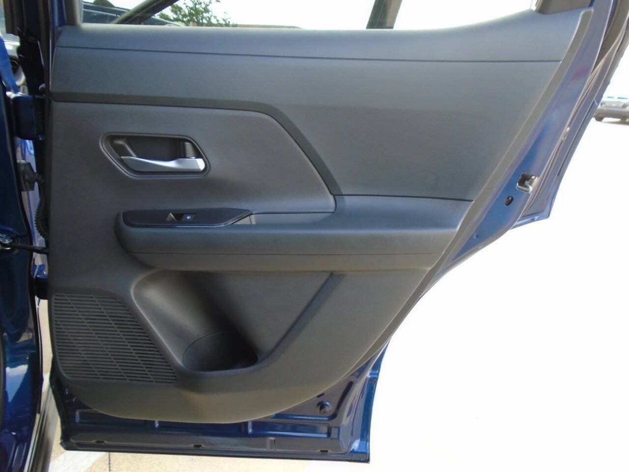 Used 2025 Nissan Kicks SV FWD image 30