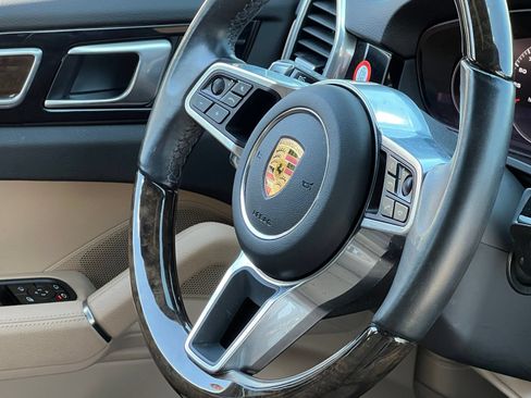 Certified 2023 Porsche Cayenne Platinum Edition AWD/4WD image 33