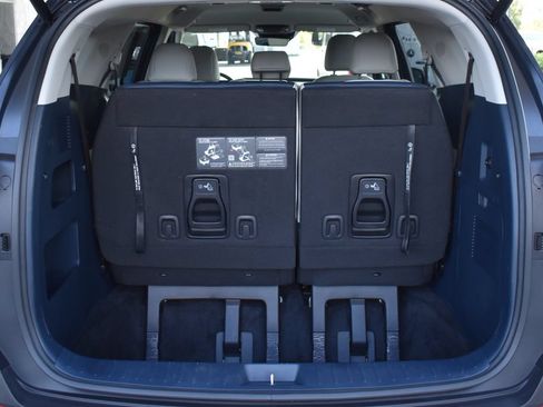 Used 2026 Kia Carnival EX FWD image 11