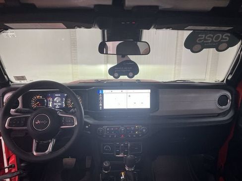 Used 2025 Jeep Wrangler Unlimited Sahara w/ Safety Group AWD/4WD image 19