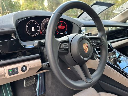 Certified 2025 Porsche Panamera RWD image 9