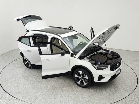 New 2026 Volvo XC40 B5 Plus w/ Protection Package Premier AWD/4WD image 38
