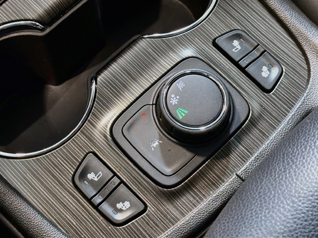 Used 2023 GMC Acadia SLT FWD image 22
