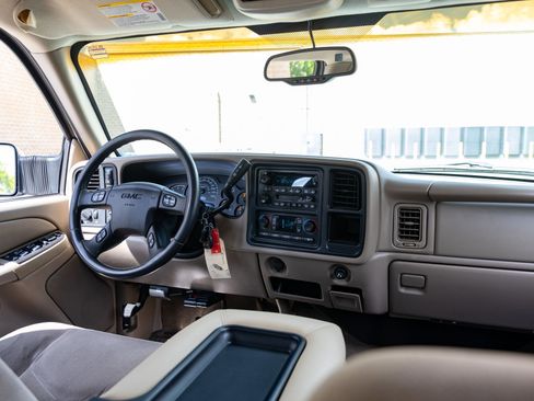 Used 2005 GMC Sierra 2500 SLE w/ Heavy-Duty Power Package AWD/4WD image 37