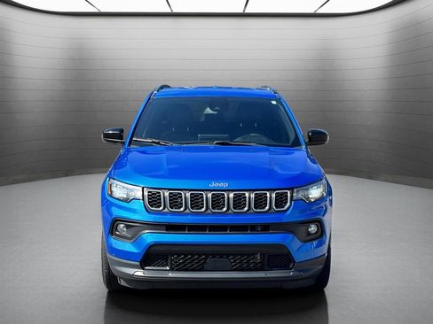 Used 2024 Jeep Compass Latitude AWD/4WD image 2