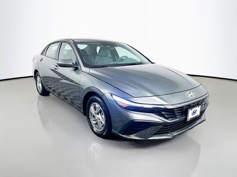 New 2026 Hyundai Elantra SE FWD image 3