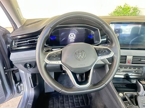 Used 2025 Volkswagen Jetta SE image 29