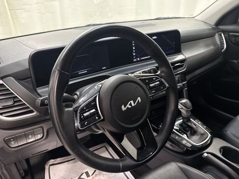 Certified 2024 Kia Seltos EX FWD image 28
