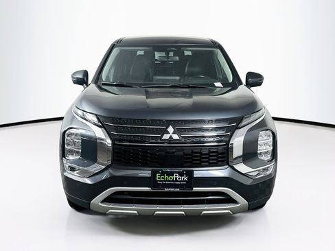 Used 2024 Mitsubishi Outlander SE FWD image 2