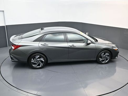 Certified 2025 Hyundai Elantra SEL image 15