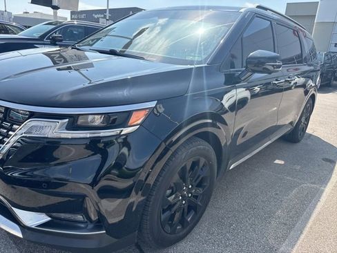 Used 2024 Kia Carnival SX image 1