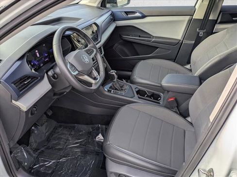 Used 2023 Volkswagen Taos SE w/ Panoramic Sunroof Package image 15