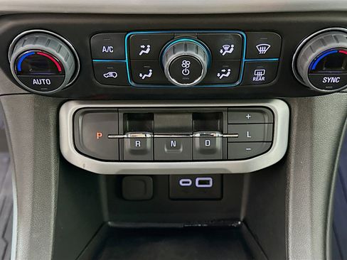 Used 2023 GMC Acadia SLE w/ Driver Convenience Package image 23