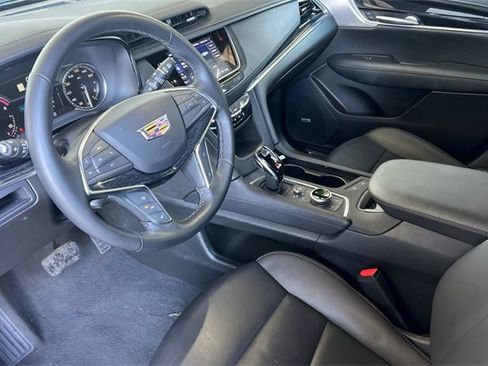 Used 2025 Cadillac XT5 Premium Luxury image 10