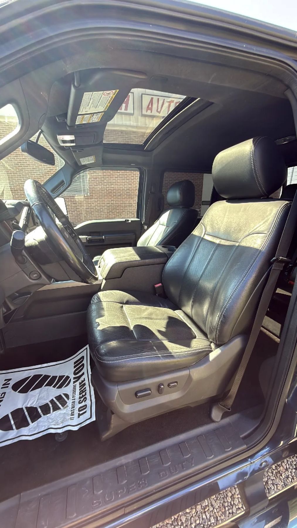 Used 2015 Ford F250 Lariat w/ Lariat Ultimate Package AWD/4WD image 33