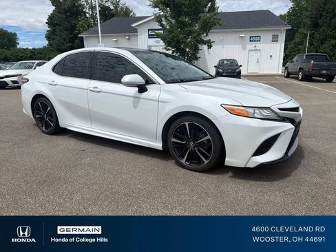 Used 2020 Toyota Camry XSE FWD image 3