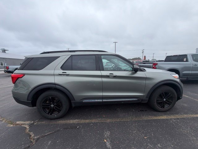 Used 2020 Ford Explorer XLT w/ Equipment Group 202A AWD/4WD image 3