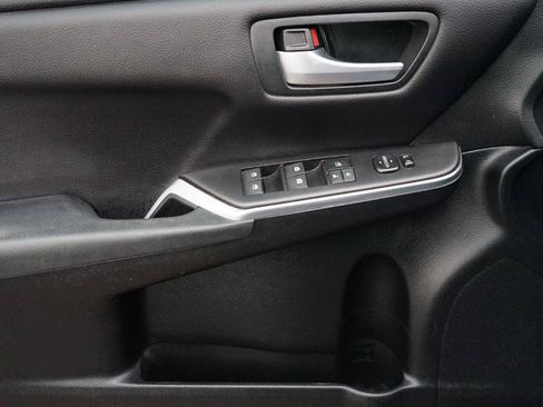 Used 2016 Toyota Camry SE w/ Protection Package (Q2) FWD image 9