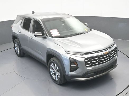 Used 2025 Chevrolet Equinox LT FWD image 48