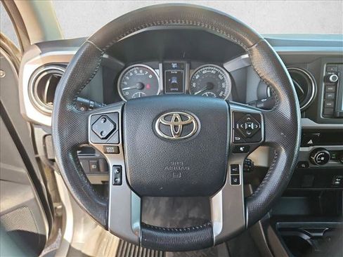 Used 2018 Toyota Tacoma SR5 RWD image 12