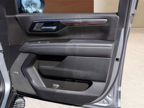 Used 2025 Chevrolet Tahoe Z71 w/ Comfort Package image 30